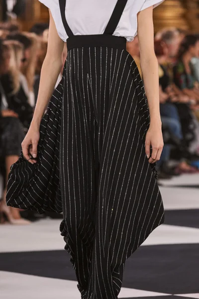 Look 241